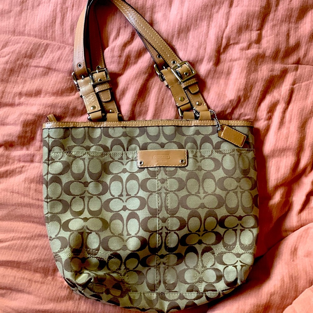 Coach Bucket Bag In Signature Canvas Gem